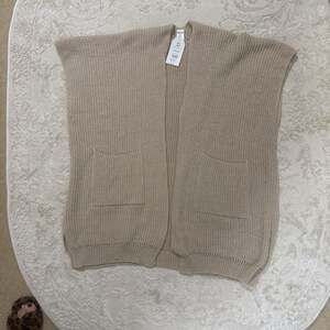 Time & Tru Open Front Sleeveless Cardigan Vest with Pockets‎